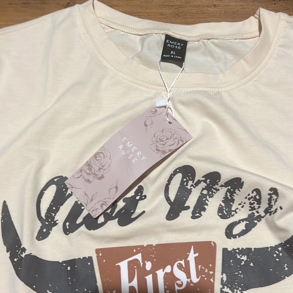 𝐖𝐎𝐌𝐄𝐍𝐒 𝐓-𝐒𝐇𝐈𝐑𝐓 𝐗𝐋 - Picture 4 of 4